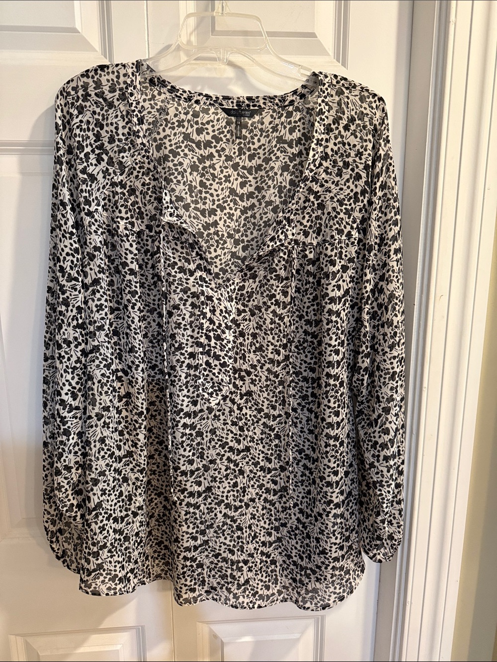 Daisy Fuentes Black & White Printed Tunic Top